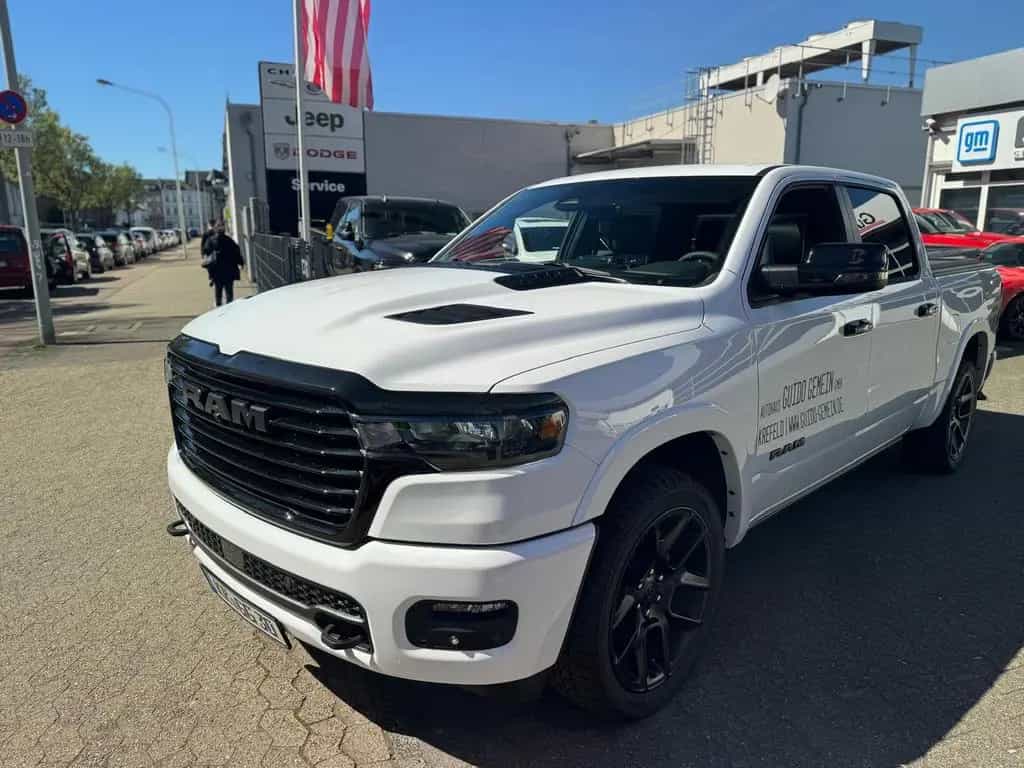 Dodge RAM Laramie Night + Luftfederung + elektr. Tritt 09/2025-photo-8