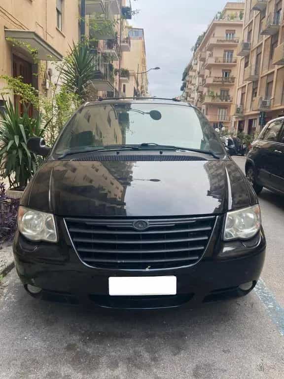 Chrysler Grand Voyager Voyager Grand 2.8 CRD cat Limited Auto 05/2005-photo-1
