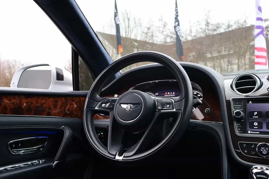 Bentley Bentayga 6.0 W12 4WD/SOFTCLOSE/PANO/LED/MASSAGE 07/2018-photo-17