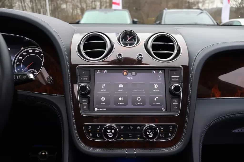Bentley Bentayga 6.0 W12 4WD/SOFTCLOSE/PANO/LED/MASSAGE 07/2018-photo-18