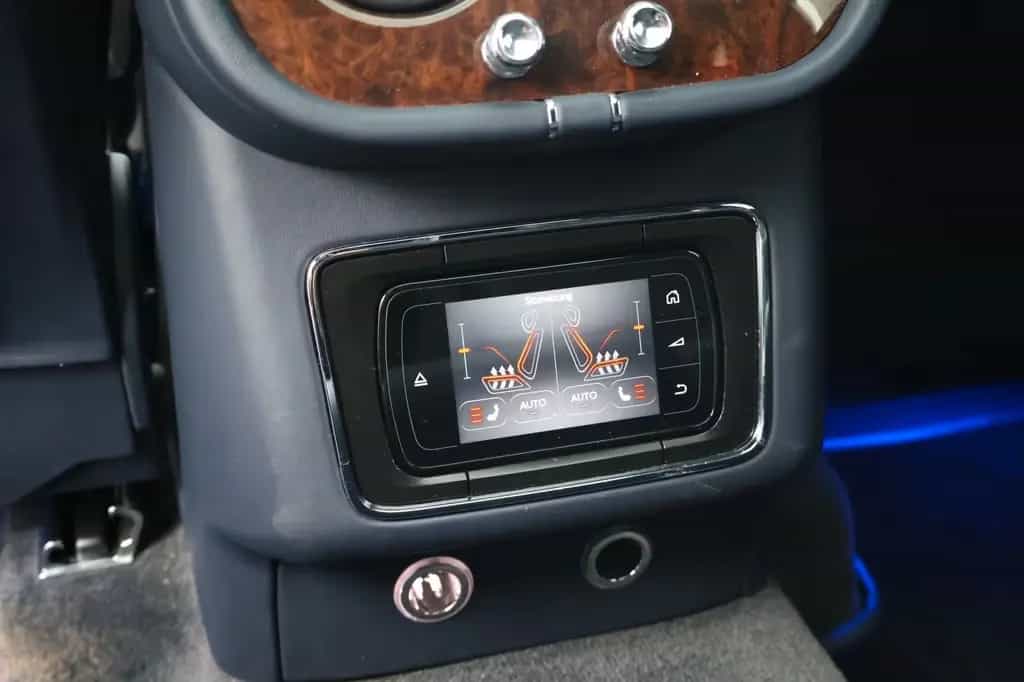 Bentley Bentayga 6.0 W12 4WD/SOFTCLOSE/PANO/LED/MASSAGE 07/2018-photo-24