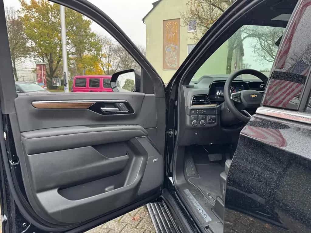 Chevrolet Suburban 6.2 V8 High Country 2026 + 4 Jahren Gar null-photo-12