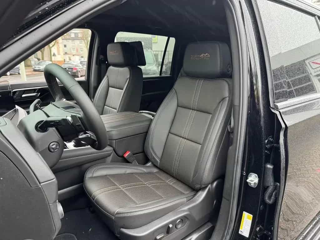Chevrolet Suburban 6.2 V8 High Country 2026 + 4 Jahren Gar null-photo-14
