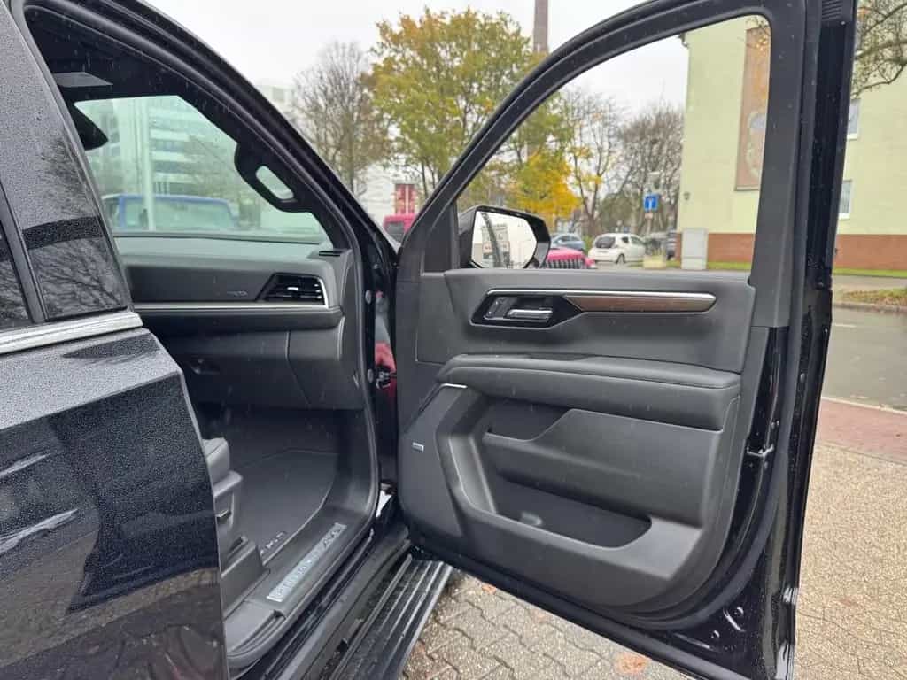 Chevrolet Suburban 6.2 V8 High Country 2026 + 4 Jahren Gar null-photo-15