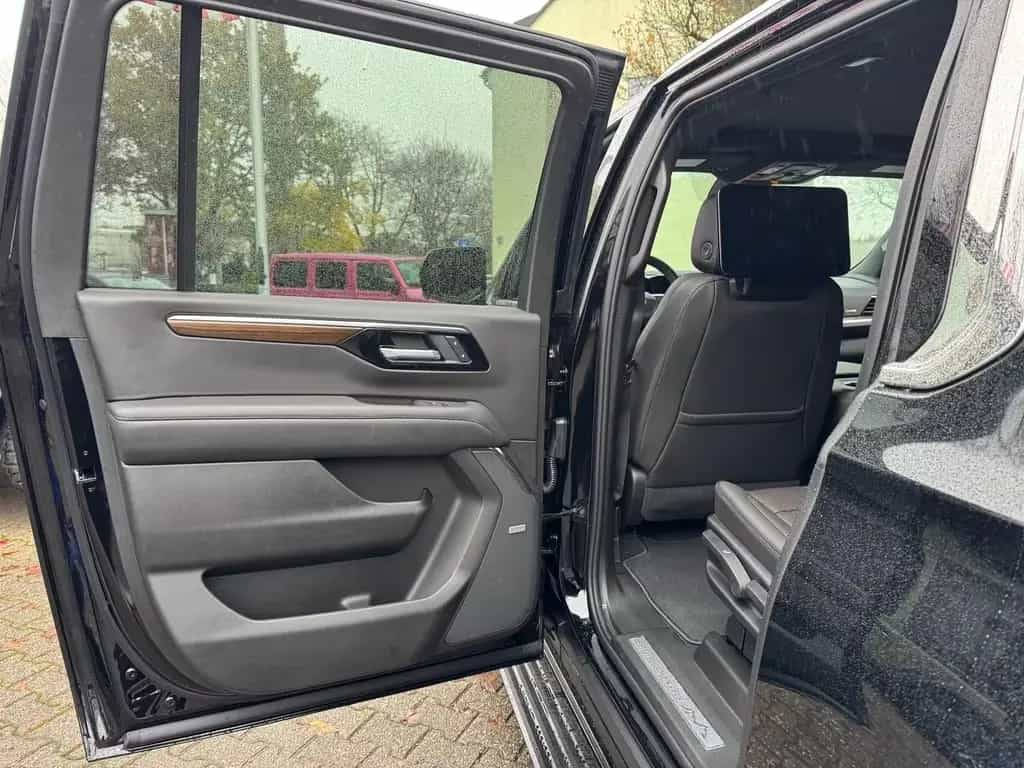 Chevrolet Suburban 6.2 V8 High Country 2026 + 4 Jahren Gar null-photo-18