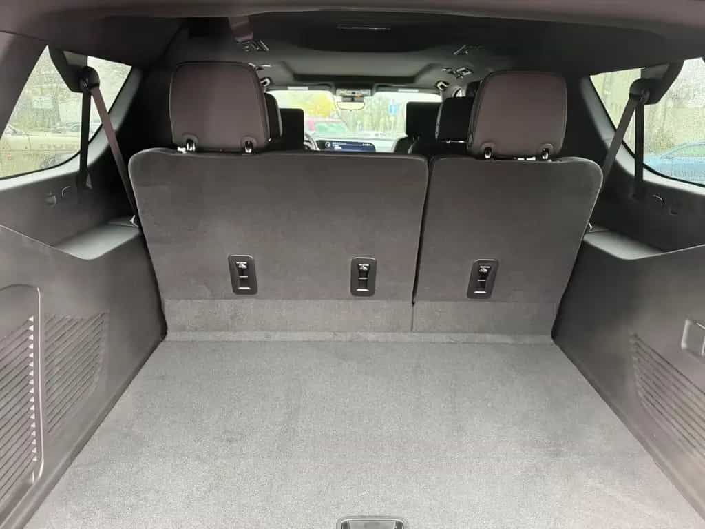 Chevrolet Suburban 6.2 V8 High Country 2026 + 4 Jahren Gar null-photo-31