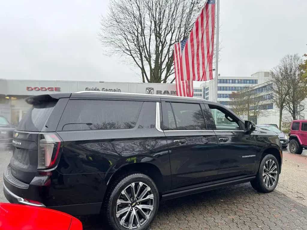 Chevrolet Suburban 6.2 V8 High Country 2026 + 4 Jahren Gar null-photo-4