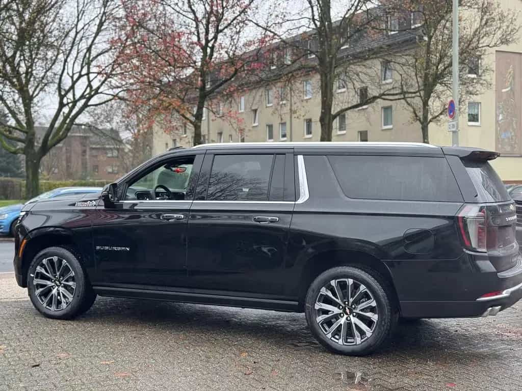 Chevrolet Suburban 6.2 V8 High Country 2026 + 4 Jahren Gar null-photo-7