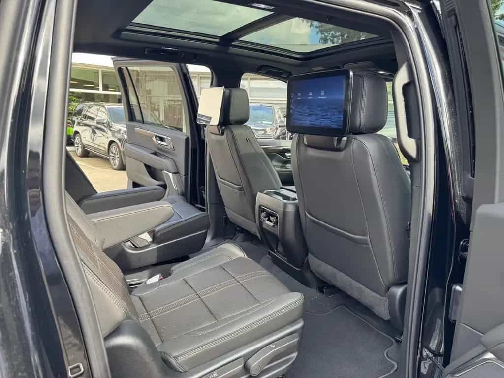 Chevrolet Suburban 6.2l High Country 2026 + 24" + 4 Jahren null-photo-24