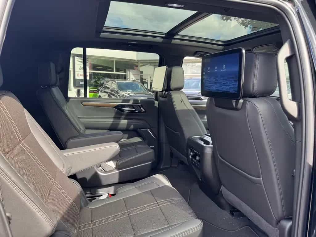 Chevrolet Suburban 6.2l High Country 2026 + 24" + 4 Jahren null-photo-25