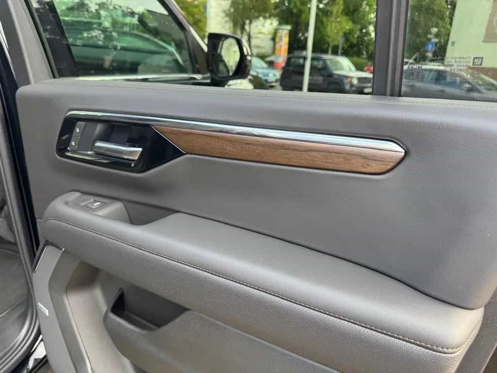 Chevrolet Suburban 6.2l High Country 2026 + 24" + 4 Jahren null-photo-28