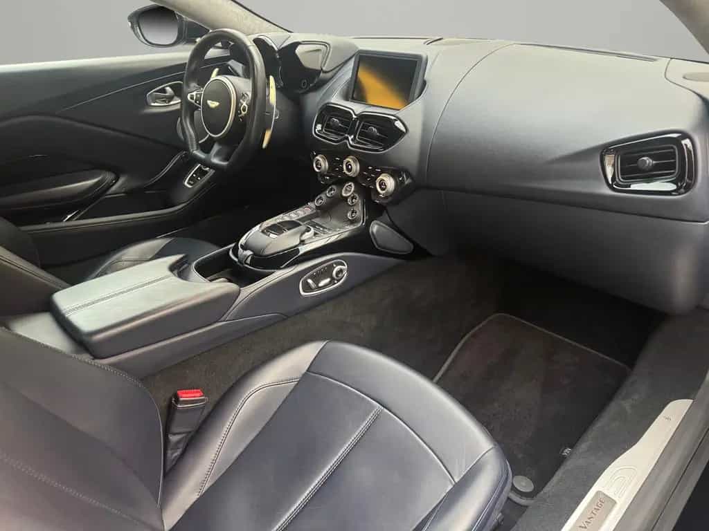 Aston Martin V8 Vantage 4.0 V8 Sonderlackierung Black Pack 01/2022-photo-14