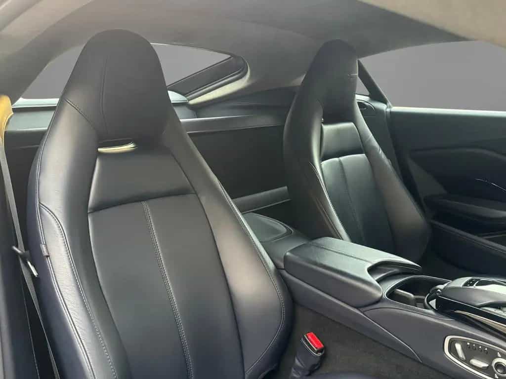 Aston Martin V8 Vantage 4.0 V8 Sonderlackierung Black Pack 01/2022-photo-16