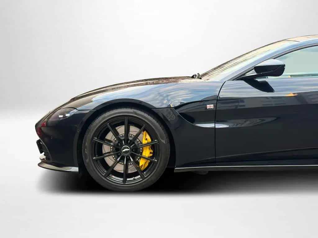 Aston Martin V8 Vantage 4.0 V8 Sonderlackierung Black Pack 01/2022-photo-7