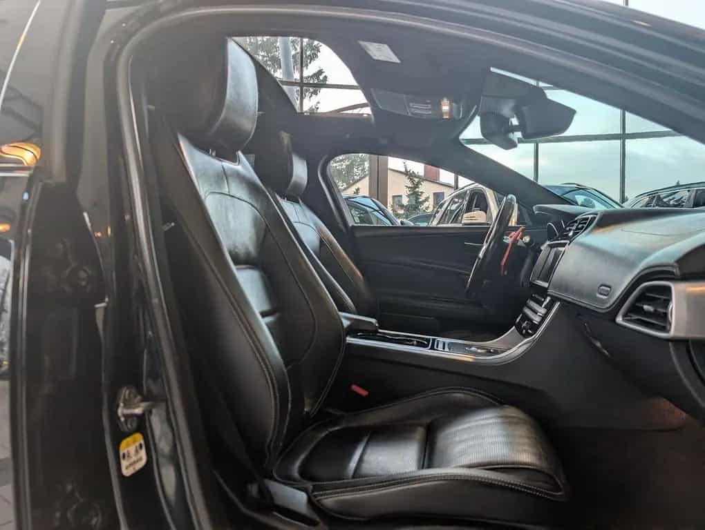 Jaguar XE 25t R-Sport AWD KAMERA Sitzheiz. PANORAMA 01/2017-photo-27