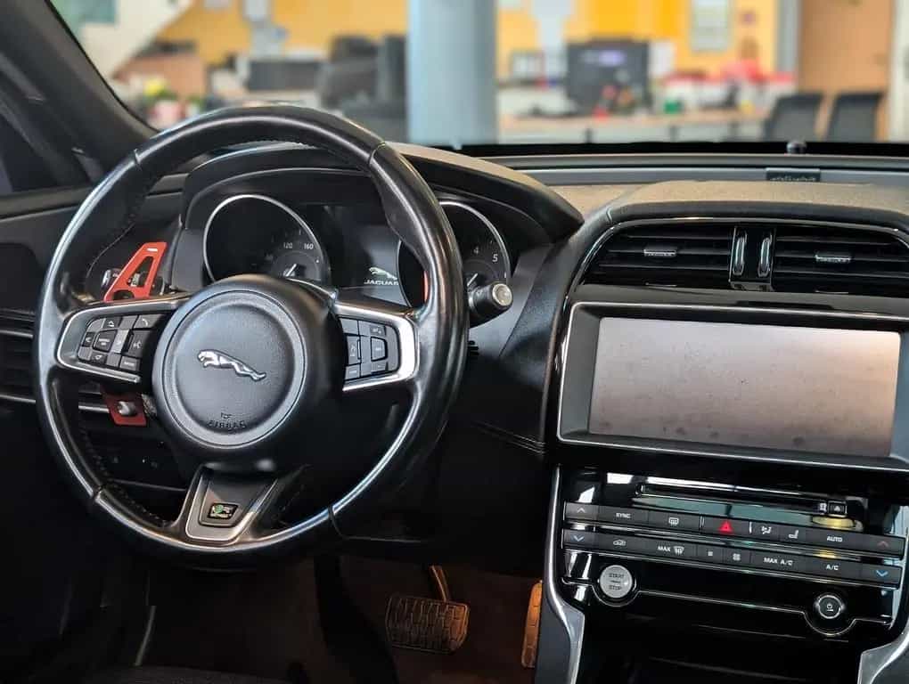 Jaguar XE 25t R-Sport AWD KAMERA Sitzheiz. PANORAMA 01/2017-photo-28