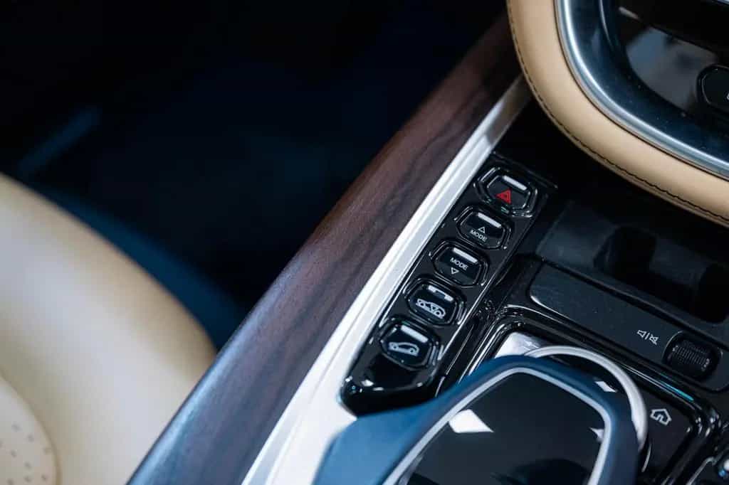 Aston Martin DBX | 4.0 V8 | First Owner | Concours Blue | 02/2021-photo-10