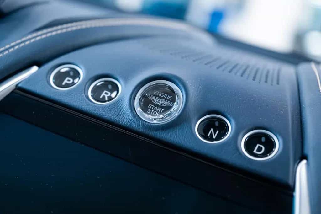 Aston Martin DBX | 4.0 V8 | First Owner | Concours Blue | 02/2021-photo-11