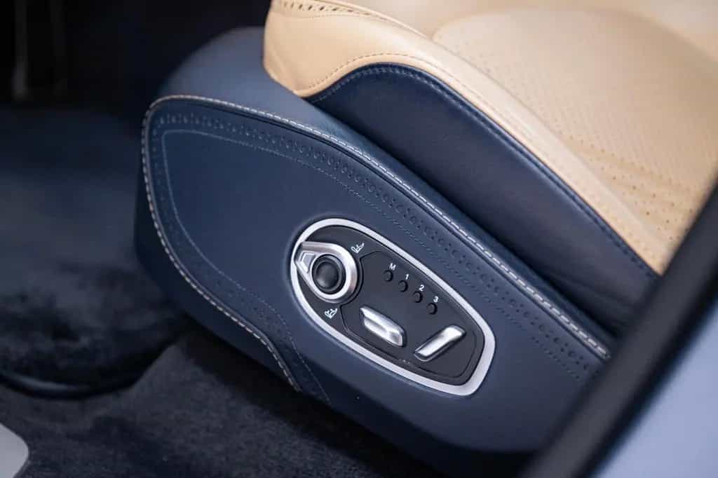 Aston Martin DBX | 4.0 V8 | First Owner | Concours Blue | 02/2021-photo-17