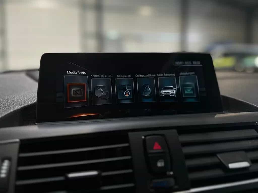 BMW M2 Coupé DKG / Navi / M-drivers Package 07/2017-photo-15
