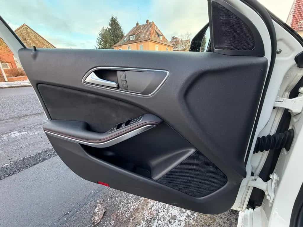 Mercedes-Benz A 200 AMG+Night+Kamera+LED+Navi+ 09/2017-photo-13