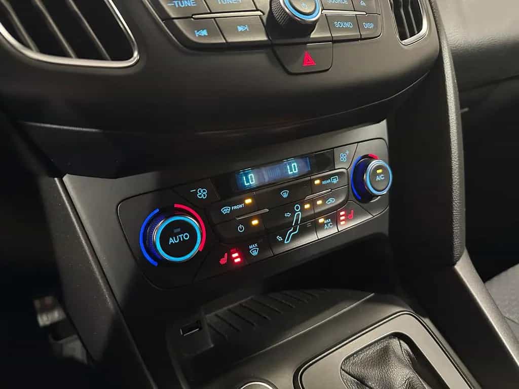 Ford Focus Turnier*ST LINE*R.KAM-PDC-SHZ-TEMP-LHZ-NAV 08/2018-photo-32