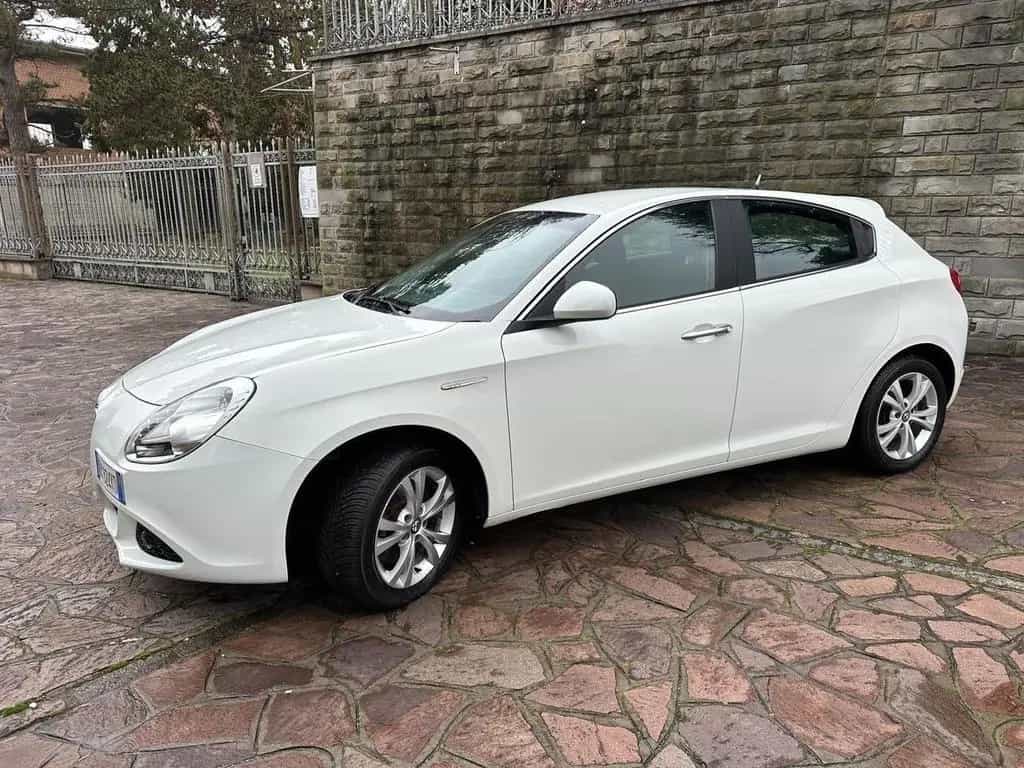 Alfa Romeo Giulietta 2.0 JTDm-2 140 CV Distincti 01/2012-photo-0