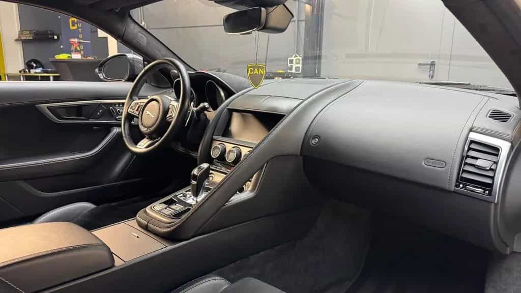 Jaguar F-Type R 5.0 L V8 Kompr.-AWD Aut.-Leder-CARBON 07/2019-photo-39