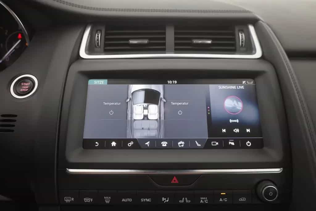 Jaguar E-Pace D180 S AWD LED Navi Leder Kamera DAB 03/2019-photo-26