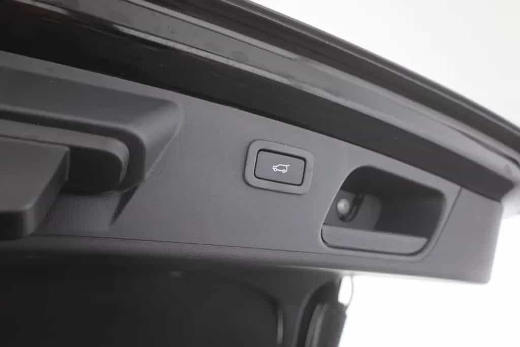 Jaguar E-Pace D180 S AWD LED Navi Leder Kamera DAB 03/2019-photo-28