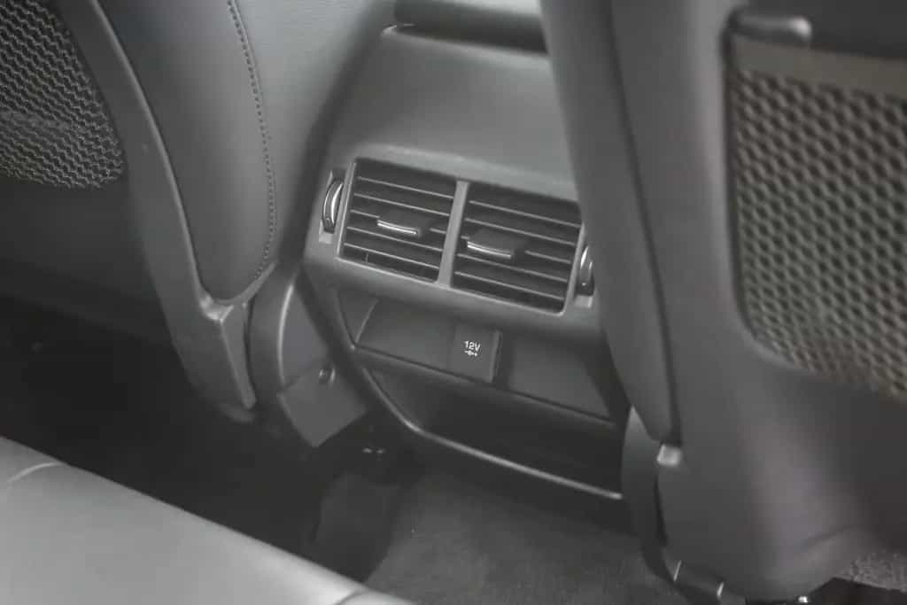 Jaguar E-Pace D180 S AWD LED Navi Leder Kamera DAB 03/2019-photo-29