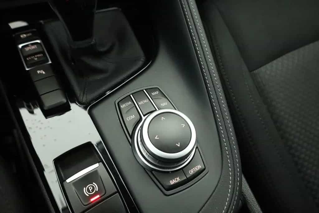 BMW X2 18i Advantage LED Navi Sitzheizung DAB USB 01/2020-photo-13