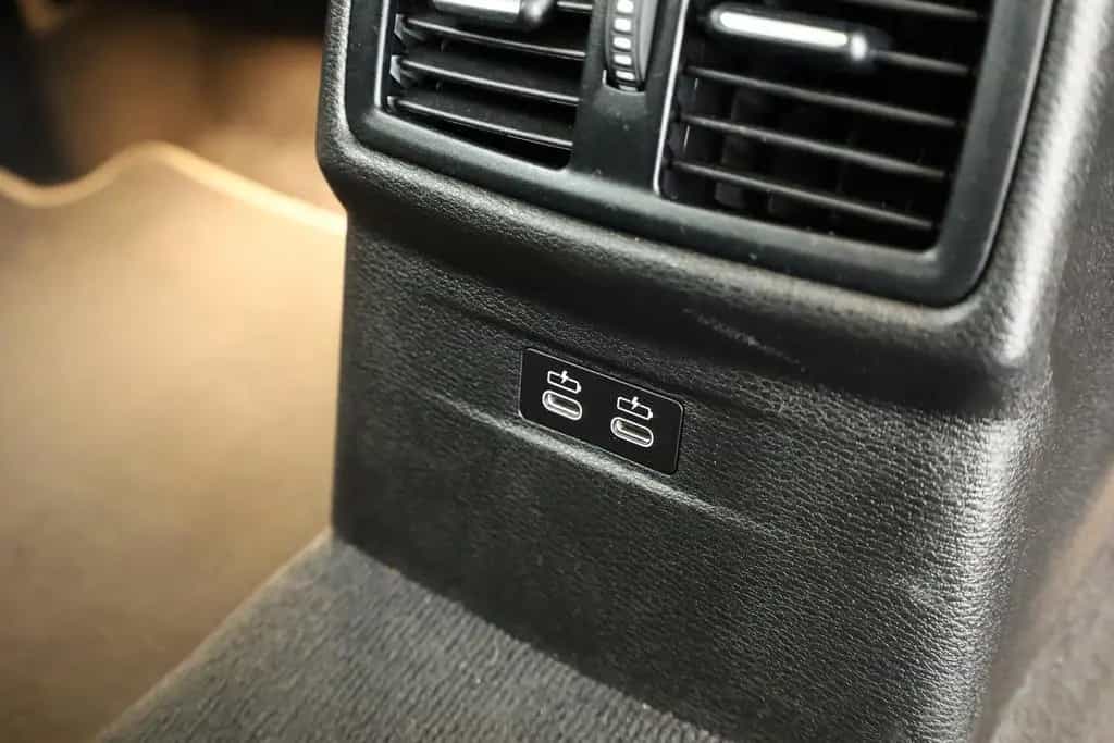BMW X2 18i Advantage LED Navi Sitzheizung DAB USB 01/2020-photo-27