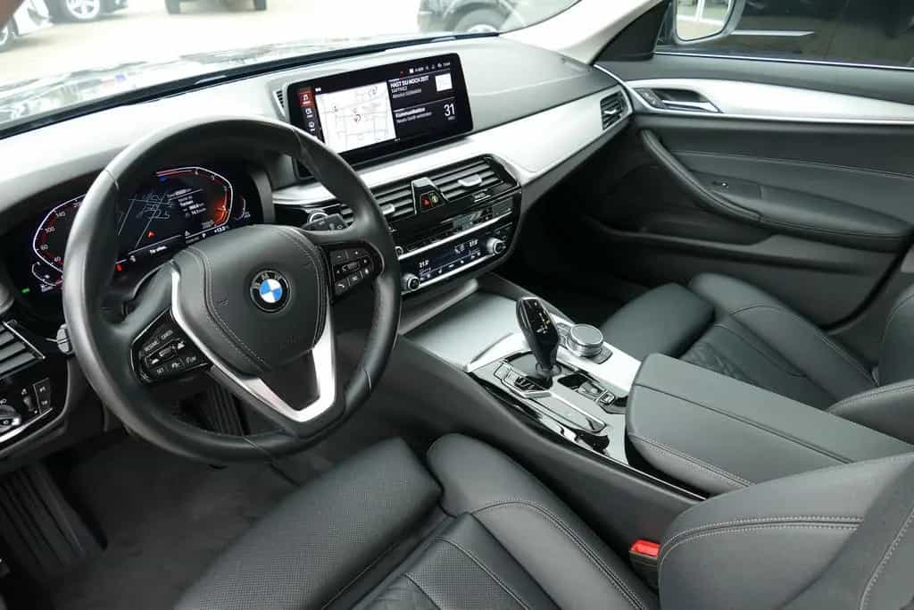 BMW 5 Series 520d Touring Aut. LED Navi ACC Sportsitze Leder 08/2022-photo-9