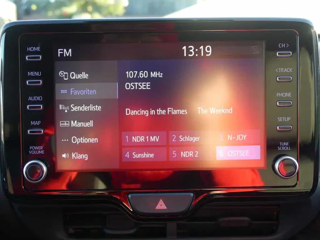 Toyota Yaris 1.5 Style LED Navi Totwinkel DAB Head-Up 02/2021-photo-10