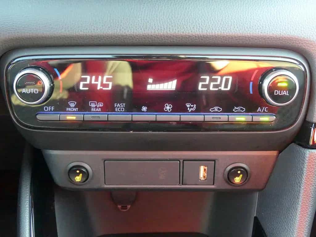 Toyota Yaris 1.5 Style LED Navi Totwinkel DAB Head-Up 02/2021-photo-13