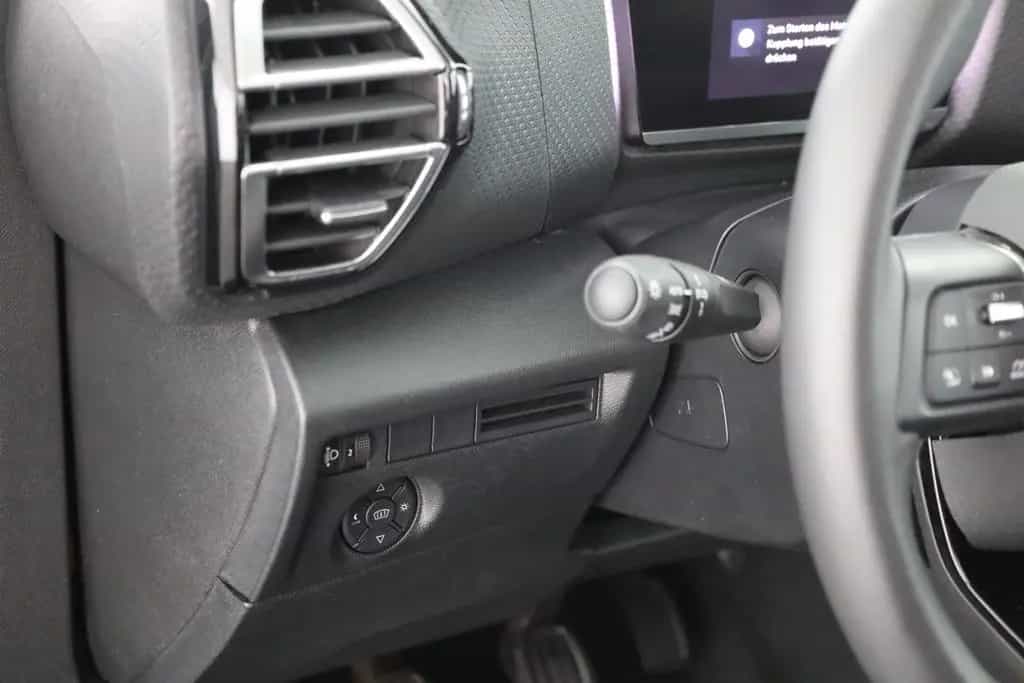 Citroën C4 PureTech 130 LED Navi Pano 360° 05/2024-photo-21