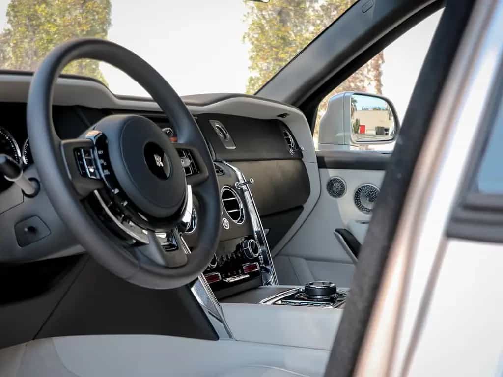 Rolls-Royce Cullinan 11/2023-photo-10