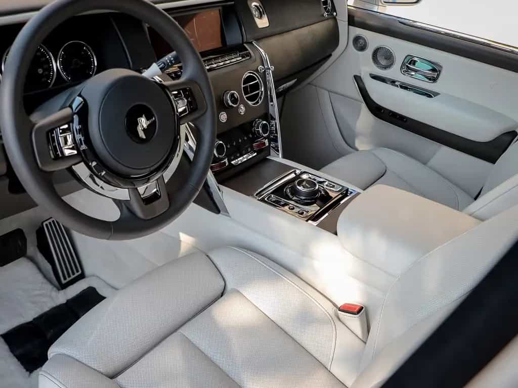 Rolls-Royce Cullinan 11/2023-photo-11