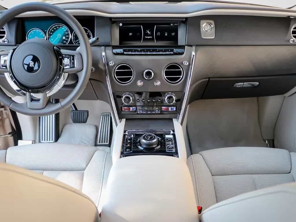 Rolls-Royce Cullinan 11/2023-photo-12