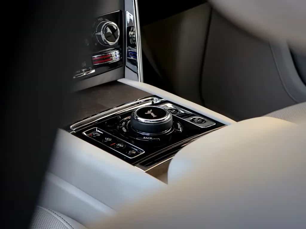 Rolls-Royce Cullinan 11/2023-photo-15