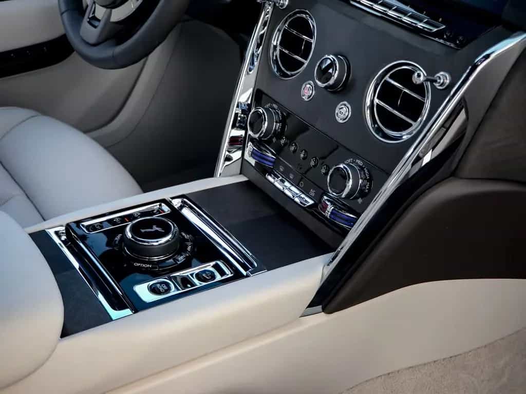 Rolls-Royce Cullinan 11/2023-photo-16