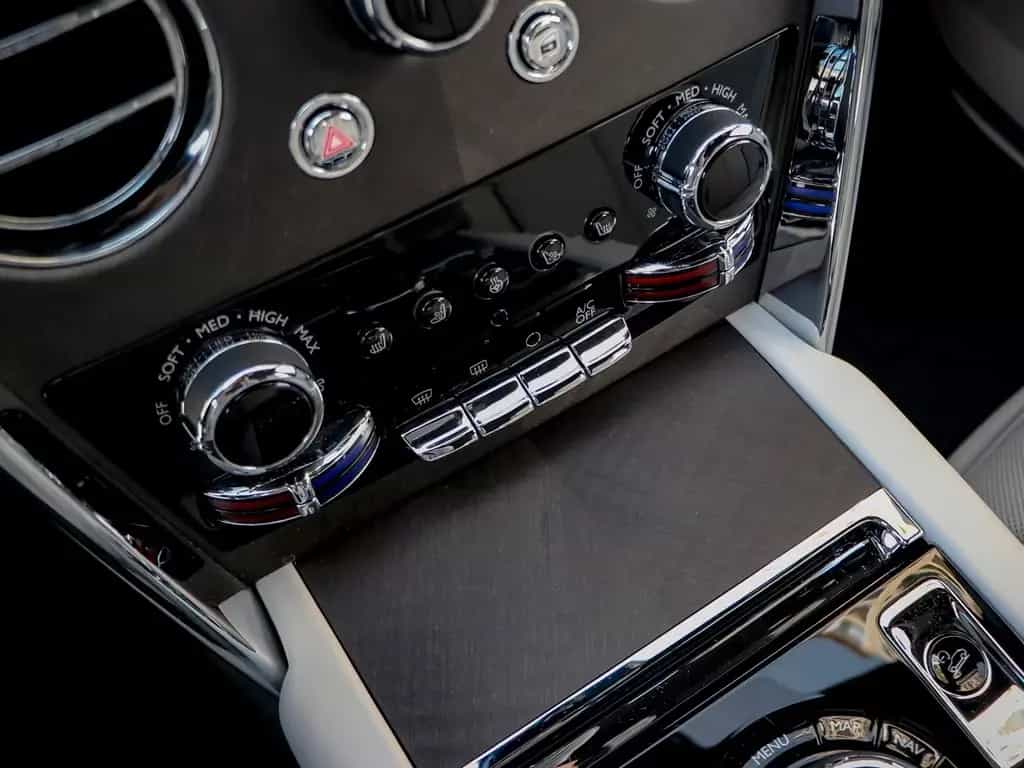 Rolls-Royce Cullinan 11/2023-photo-17