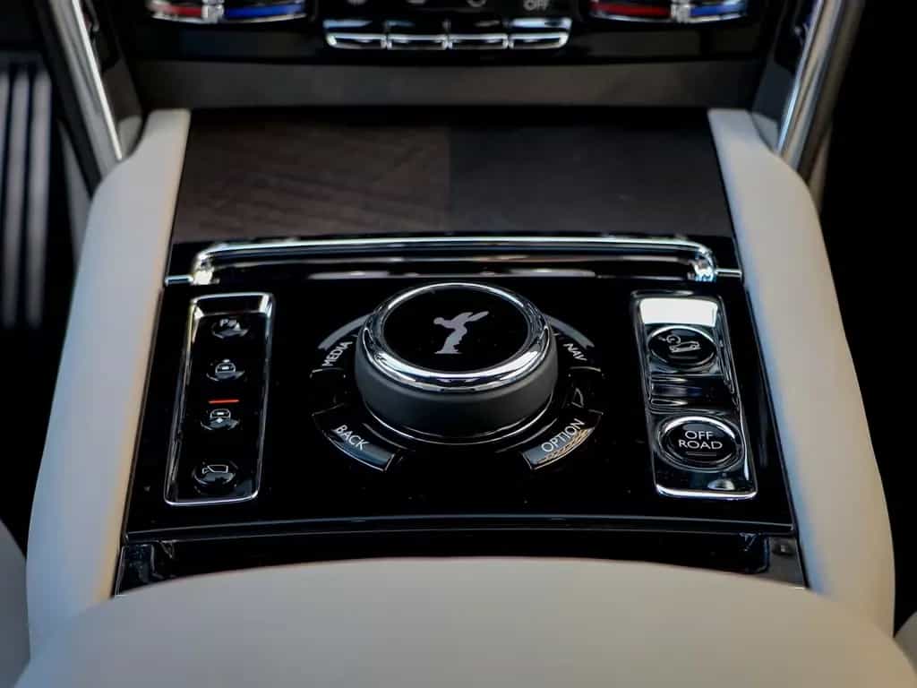 Rolls-Royce Cullinan 11/2023-photo-23