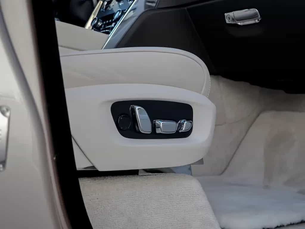 Rolls-Royce Cullinan 11/2023-photo-37