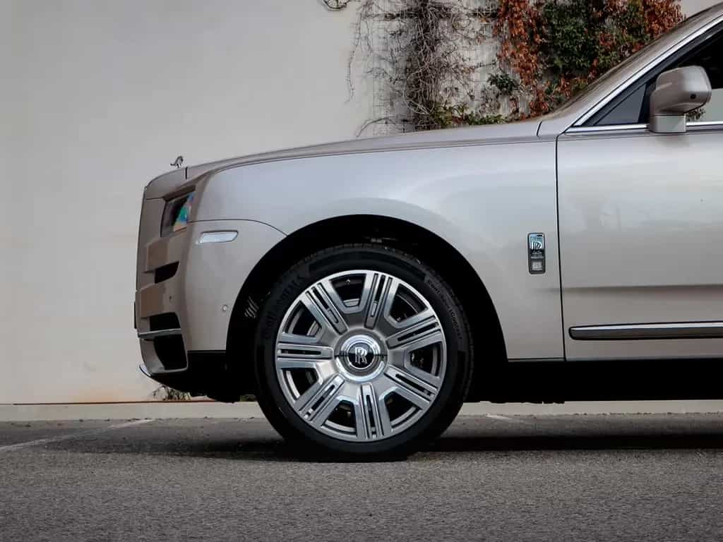 Rolls-Royce Cullinan 11/2023-photo-4