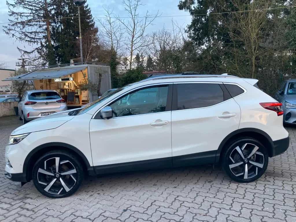 Nissan Qashqai Tekna+ -Leder-360 Kamera-AHK-LED-BOSE 09/2018-photo-3