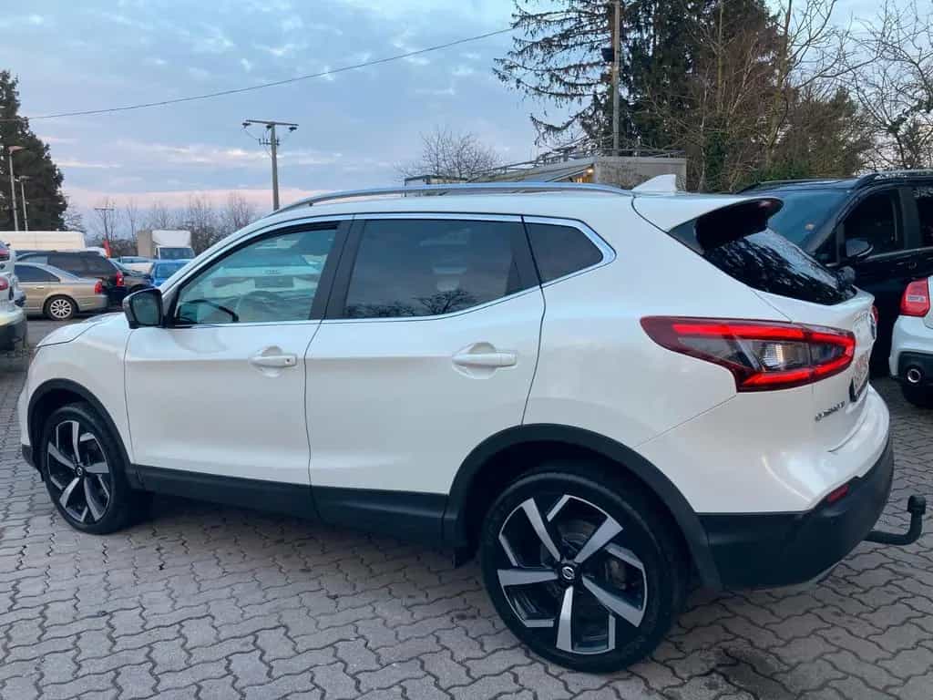 Nissan Qashqai Tekna+ -Leder-360 Kamera-AHK-LED-BOSE 09/2018-photo-5