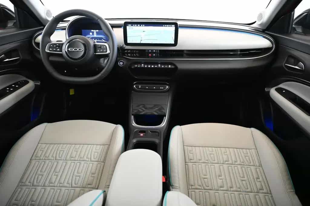 Fiat 600 1.2 Hybrid 136 DCT6 La Prima LED/NAVI/SHZ/18 11/2024-photo-11