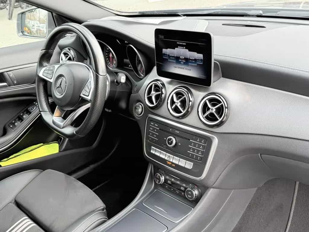 Mercedes-Benz GLA-Class 250 AMG/H&K 12/2017-photo-17